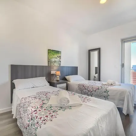 Mirador - Plusholidays Apartament *